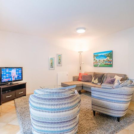 Onetangi Beach Apartments Eksteriør bilde