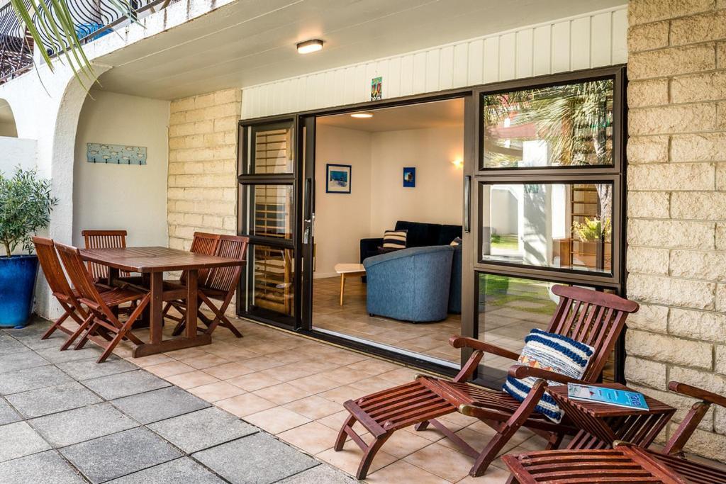 Onetangi Beach Apartments Eksteriør bilde